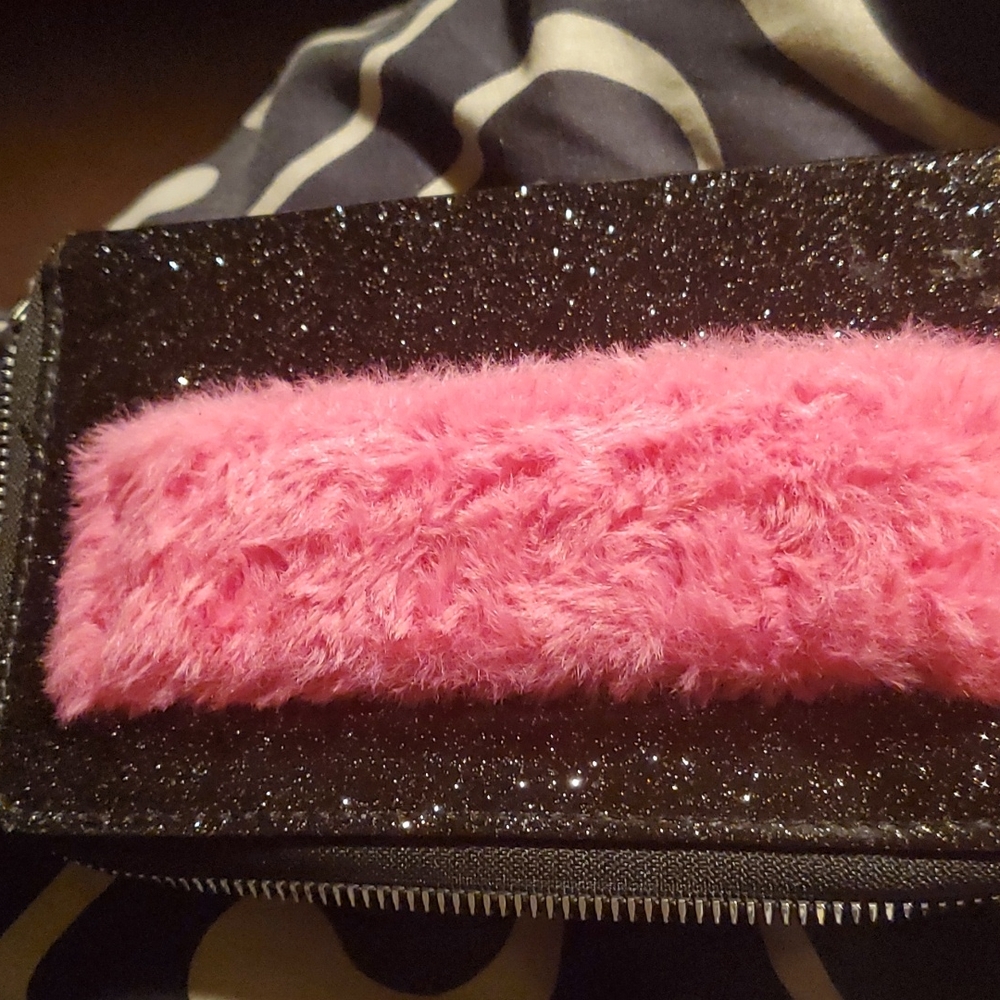 No Boundaries Morgan Wristlet BLACK GLITTER